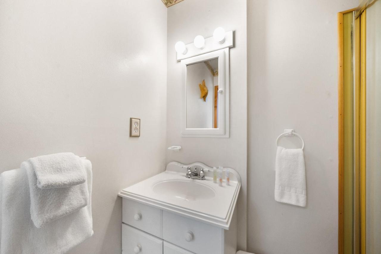 Cozy Condo By Tripp Lake Warrensburg Екстериор снимка
